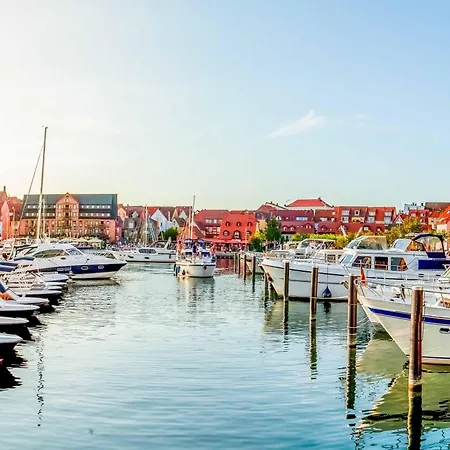 Kietz-idylle - Gemütliche Mit Balkon Und Zugang Zu Wellnessbereich Apartment Waren (Müritz)